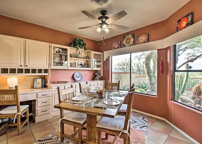 Holiday home Getaway W/ Patio, Bbq & Mountain Views!