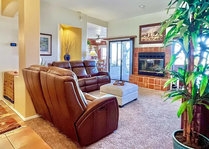 Holiday home Getaway W/ Patio, Bbq & Mountain Views! *